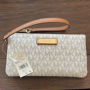Michael Kors Jet Set MD Wristlet